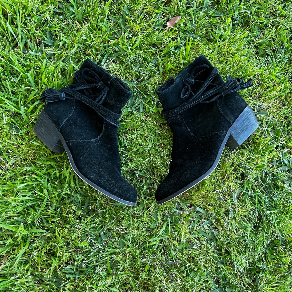 Minnetonka Women's Black Suede Fringe Zip Up Moccasins Ankle Bootie Size 7